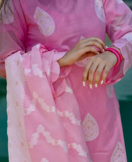 Gulabi Glimps