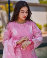 Gulabi Glimps