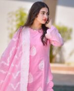 Gulabi Glimps